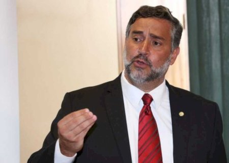 Ministro de Lula tenta desqualificar jornalista da CNN em entrevista