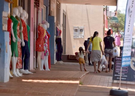 Confiança no comércio cai pelo quarto mês consecutivo e desestimula investimentos no varejo