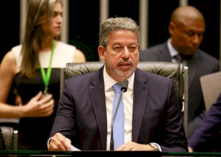 Partidos criam bloco de 142 deputados que racha centrão e esvazia poder de Lira