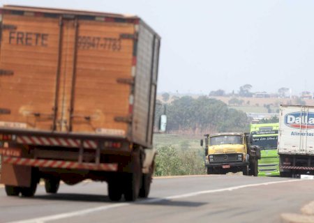 Empresas 'caçam' três mil caminhoneiros e MS prepara pacote de habilitações