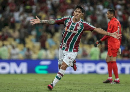 Fluminense goleia Flamengo e fatura o bi do Campeonato Carioca