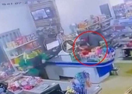 Assaltante rende funcion&aacute;ria com faca no pesco&ccedil;o e leva R$ 1 mil em 10 segundos