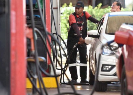 Ministro anuncia mudança no preço dos combustíveis e irrita Petrobras