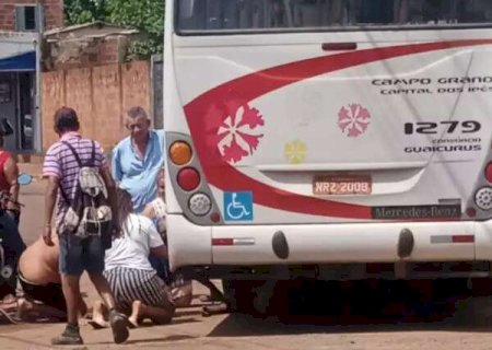 Crian&ccedil;a &eacute; atropelada por &ocirc;nibus no Jardim Los Angeles