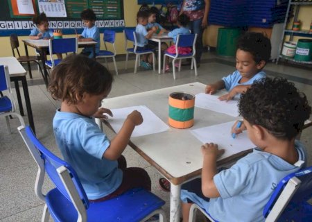 Com 20 crianças na fila por UTI, Capital terá máscara nas escolas para frear crise