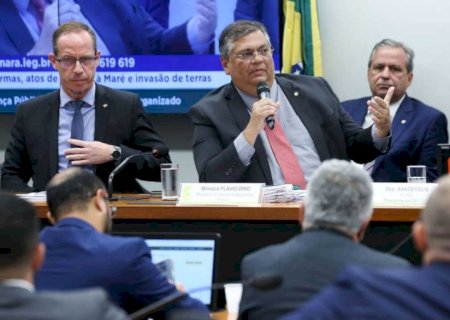 Audiência da Câmara com Dino é encerrada após confusão entre deputados