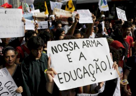 Governo suspende cronograma de implementação do Novo Ensino Médio