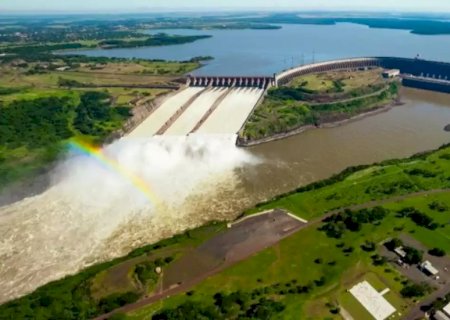 Após 80 dias aberto, vertedouro de Itaipu deve ser fechado na segunda-feira
