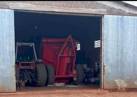 Equipamento agr&iacute;cola tomba em barrac&atilde;o e mata mulher
