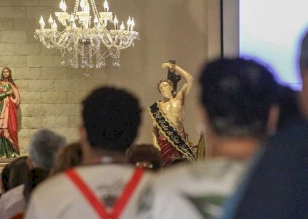 Fi&eacute;is lotam missa no dia de santo protetor contra doen&ccedil;as e tempestades