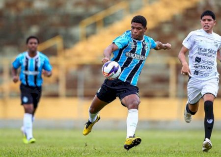 Gr&ecirc;mio atropela Cear&aacute; no 1&ordm; tempo e garante ida &agrave; semifinal da Copinha
