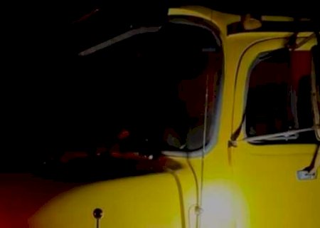 Motociclista morre ao bater em caminh&atilde;o boiadeiro na MS-384