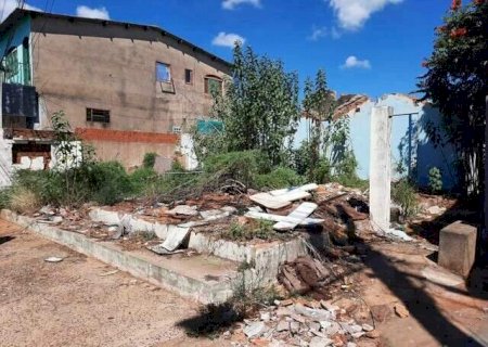 Voc&ecirc; j&aacute; fez den&uacute;ncia sobre um terreno sujo pr&oacute;ximo &agrave; sua casa?