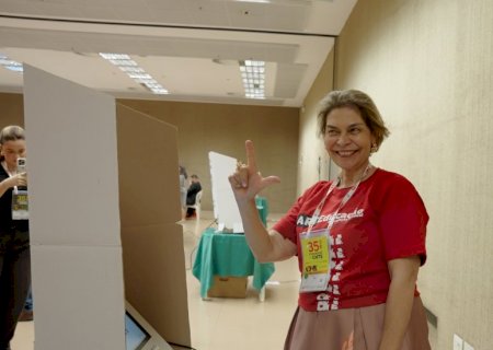 Fátima Silva é eleita presidente da Confederação Nacional dos Trabalhadores em Educação