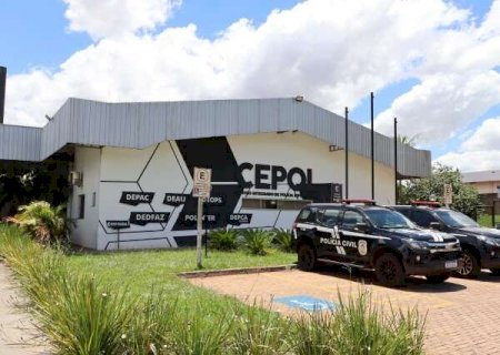Ap&oacute;s questionar sobre crian&ccedil;a em banheiro, homem &eacute; agredido e esfaqueado
