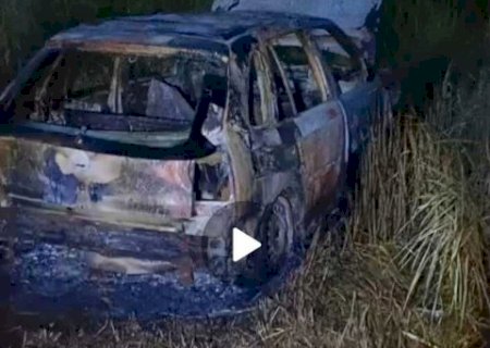 Ve&iacute;culo &eacute; encontrado queimado em loteamento na regi&atilde;o do Tiradentes