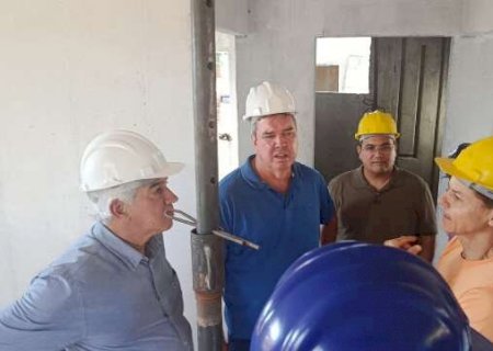 Riedel vistoria obras de infraestrutura e confirma UTI neonatal em Corumb&aacute;