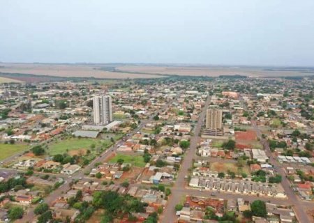 Rapaz &eacute; socorrido em estado grave ap&oacute;s ser atingido por tr&ecirc;s tiros