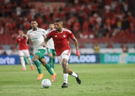 Palmeiras vence Internacional e chega ao topo da tabela do Brasileir&atilde;o