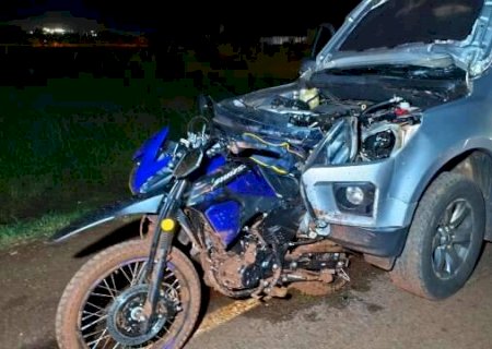 Caminhonete atinge moto e deixa ferido grave na BR-163