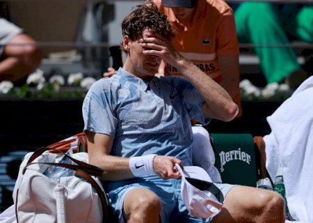 Sinner sofre com o calor, perde para Juan Manuel Cerúndolo e dá adeus a Roland Garros