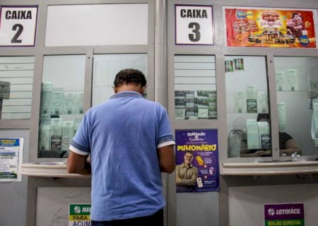 Mega-Sena acumula em R$ 10 milh&otilde;es e 42 apostas de MS levam quadra