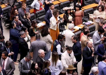 Câmara vota para derrubar veto ao PL da Dosimetria; falta o Senado