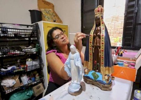 Audin&eacute;ia deixou enfermagem e se reencontrou restaurando arte sacra