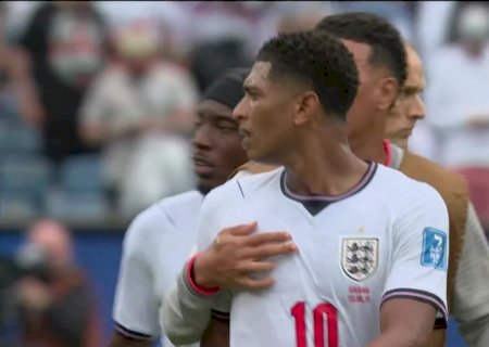 Técnico de Gana discute com Bellingham durante intervalo; assista