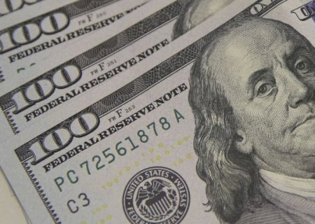 D&oacute;lar cai para R$ 5,02 ap&oacute;s tr&eacute;gua no Oriente M&eacute;dio aliviar mercado