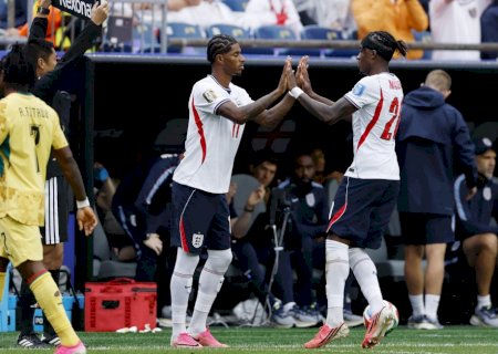 Rashford iguala marca de Denílson como jogador com mais partidas em Copas saindo do banco