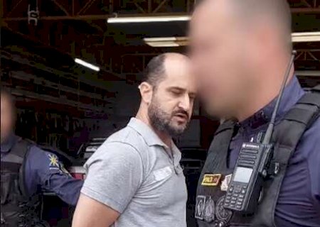 Homem &eacute; preso ap&oacute;s dias se masturbando em carro em frente &agrave; escola no Centro