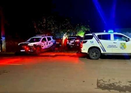 Mulher &eacute; executada a tiros e homem fica ferido durante ataque em resid&ecirc;ncia